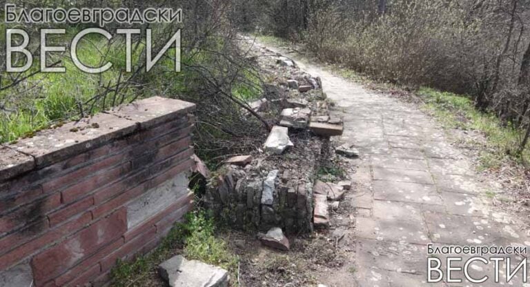 Рухна 20 метра от подпорна стена по алеята към парк „Розариума“