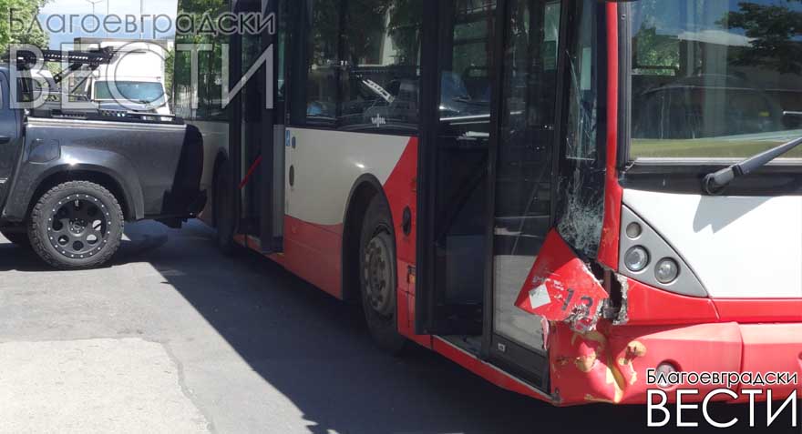 Катастрофа с градски автобус стана преди минути в Благоевград