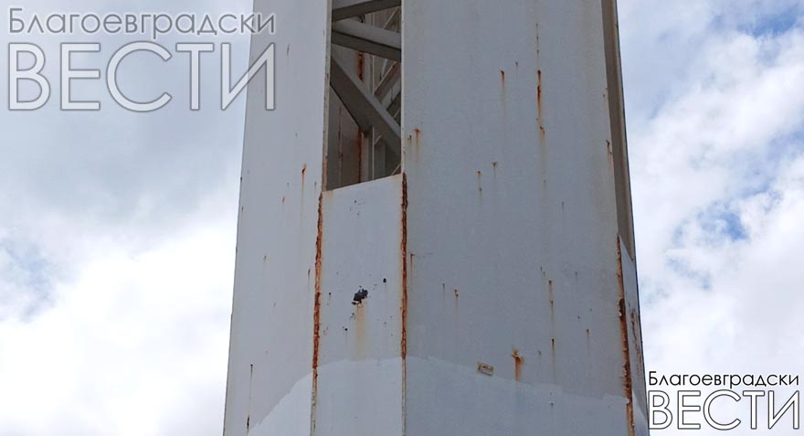 Бездействието на Община Благоевград заплашва 33-метровия кръст: ръжда, деформация и опасност от срутване