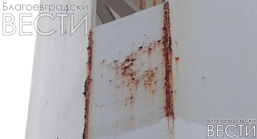 Бездействието на Община Благоевград заплашва 33-метровия кръст: ръжда, деформация и опасност от срутване