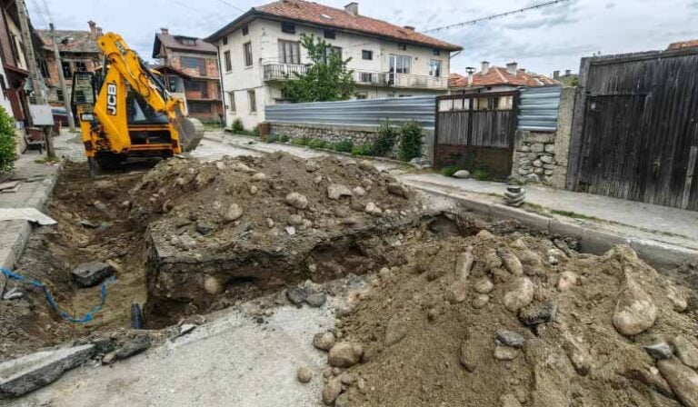 ВиК – Благоевград подмени 80 метра водопровод в Банско