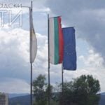 Кога Община Благоевград ще смени тези парцали с истински знамена?