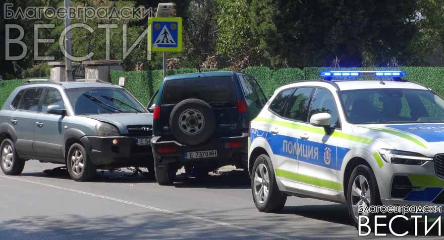 Катастрофа на ул. „Александър Стамболийски“ затруднява движението в Благоевград, двама са пострадали