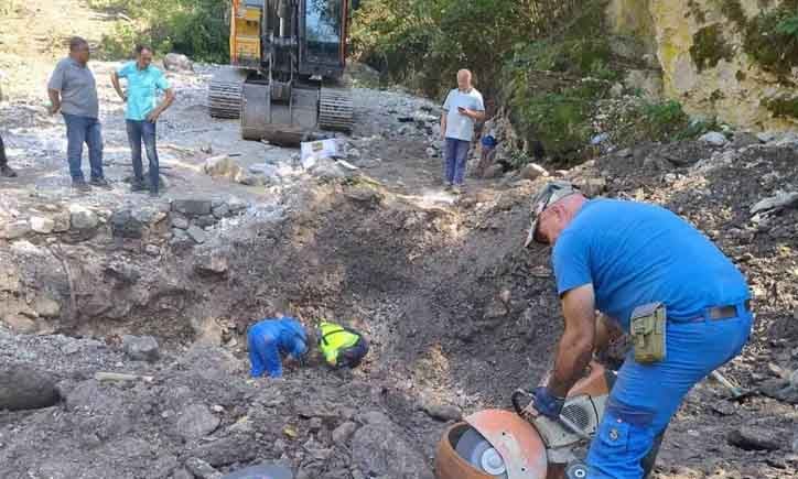 Водата в Струмяни все още не е годна за пиене, ВиК продължава работа