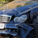 Зрелищна катастрофа на входа на Благоевград: кола помете улична лампа и спря на метри от железопътната линия