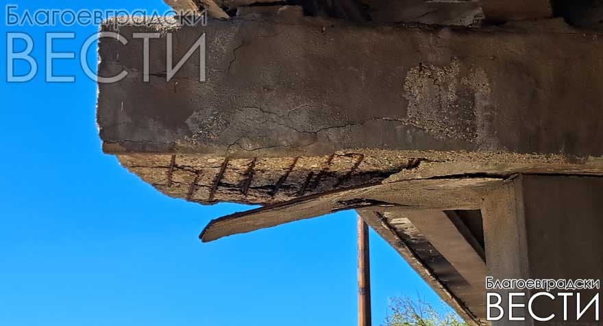 Голям къс бетон се стовари на крачка от жена в Струмско!